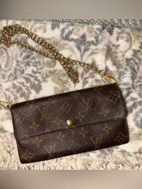 Louise Vuitton Wallet/Crossbody